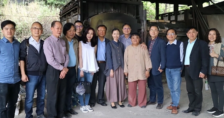 翡翠青瓷, 何志隆, 陶藝家, 藝術家, 陶瓷藝術, 柴燒, 自然落灰, 開片, 冰裂, 植物灰釉, 青瓷歷史, 藝術品, 收藏, jadeceladon, 翡翠青瓷藝術文化有限公司